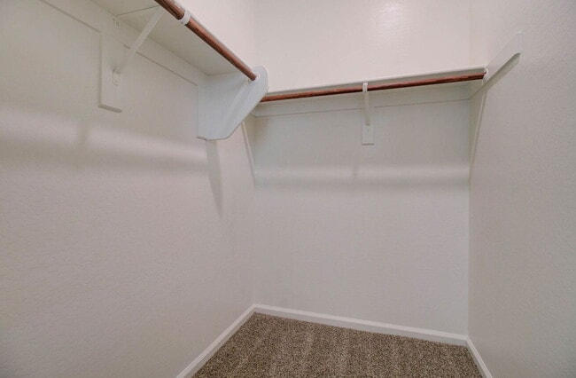 Building Photo - 1106 E Regent Dr