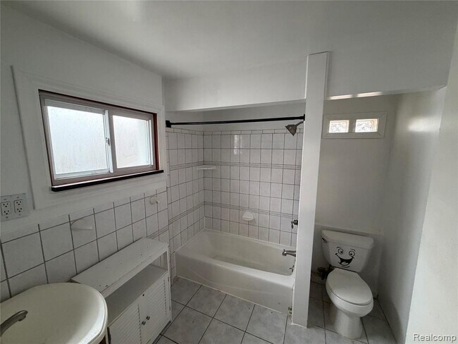 Building Photo - 6324 Montrose St