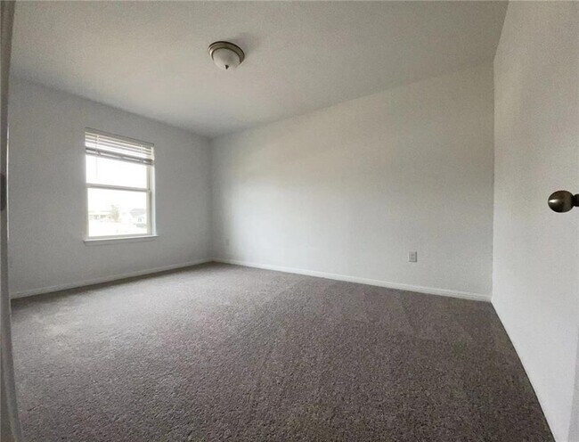 Building Photo - 157 Munk Ln