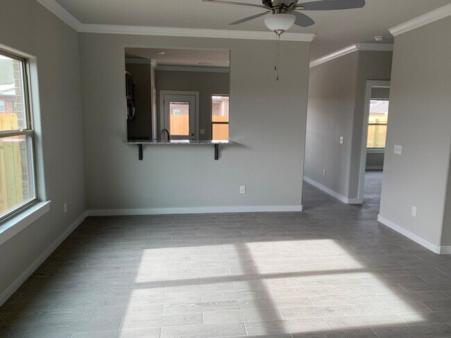 Building Photo - 3- Bedroom, 2-Bath, Double car garage Dupl...