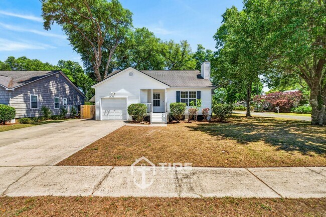 Building Photo - Modern Living in the Heart of West Ashley