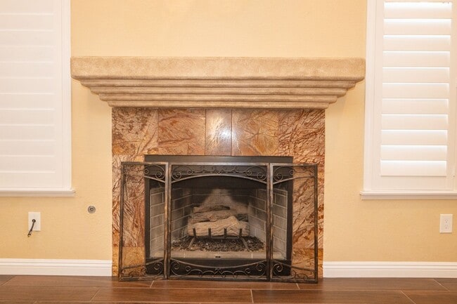 Building Photo - 2BR/2.5BA Townhome with garage - READY NOW!