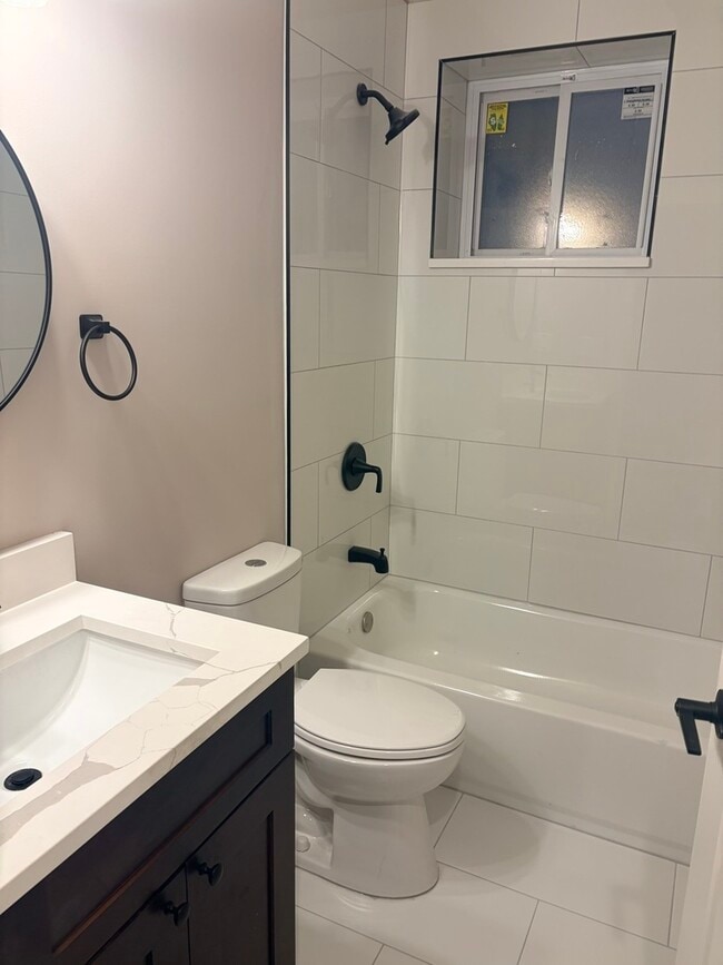 Building Photo - 2719 W Augusta Blvd