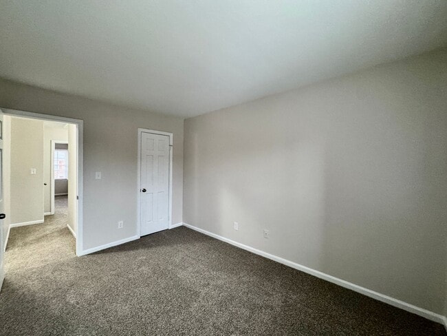 Building Photo - READY NOW!! Completely Updated 3-Bedroom Townhome in Kempsville Lake! Fenced Backyard - Pet Frien...