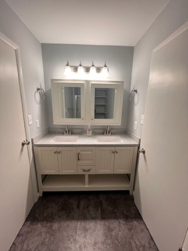 Building Photo - Single Family 2 bedroom 2 bath in LeClaire