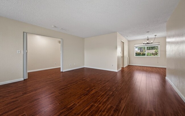 Building Photo - Spacious Updated Single Story - Walk to LLUMC