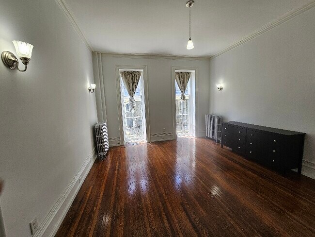 Building Photo - 142 Sumac St