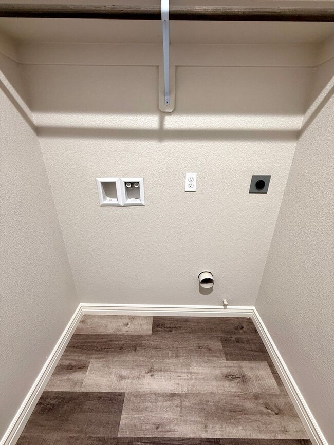 Building Photo - Gorgeous 2025 Built 3 Bedroom 2 Bath Home!