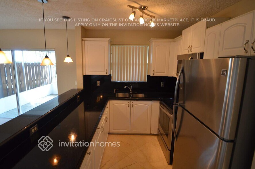 Building Photo - 6680 Fern St