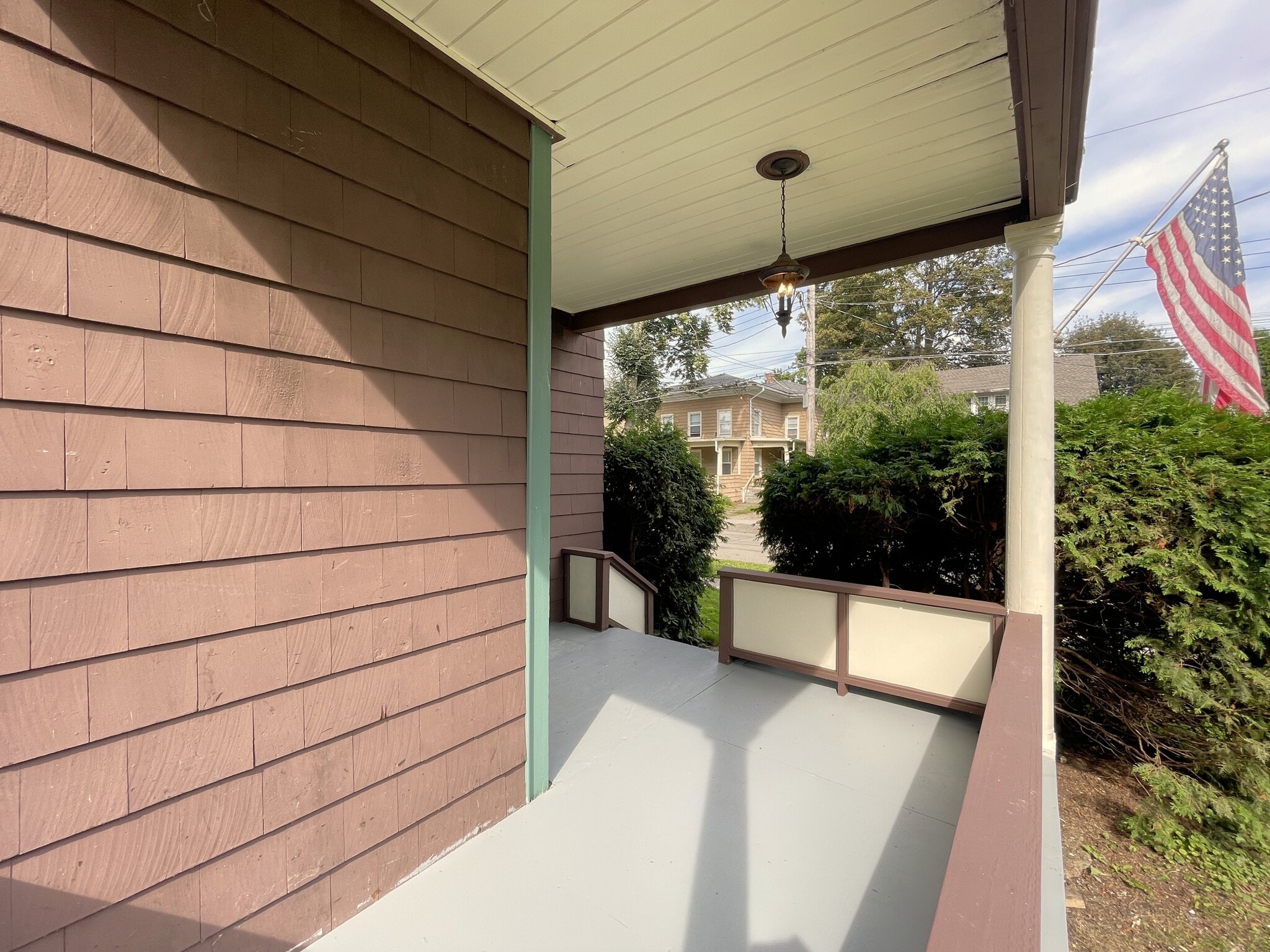 Private Front Porch - 419 W Gray St