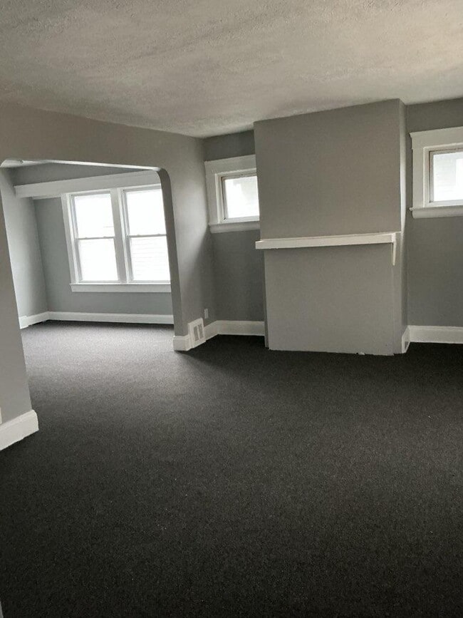 Building Photo - 3412 E 123rd St