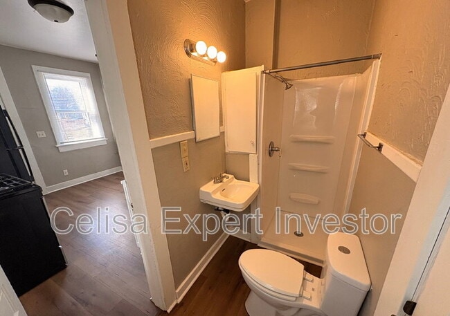 Building Photo - 1441 Wall St