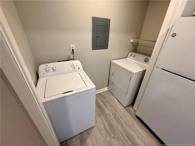 Building Photo - 224 Waterdown Dr