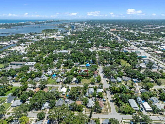 Building Photo - 166 Kingston Ave