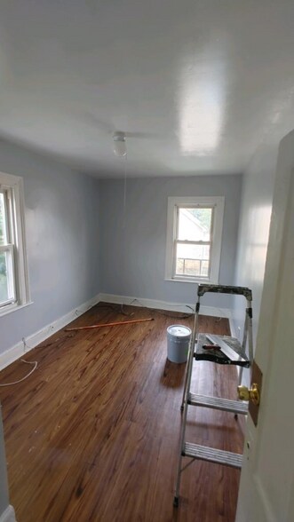 Building Photo - 118 Babcock St