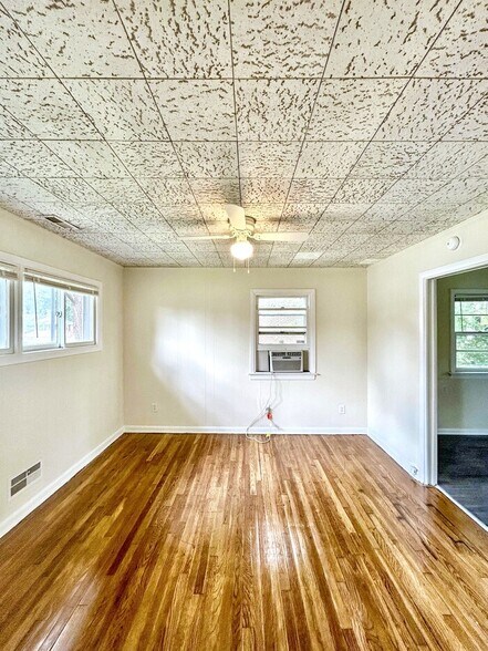 Building Photo - 921 Faye St