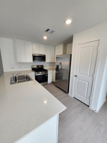 Building Photo - 12047 Noble Wood Vlg