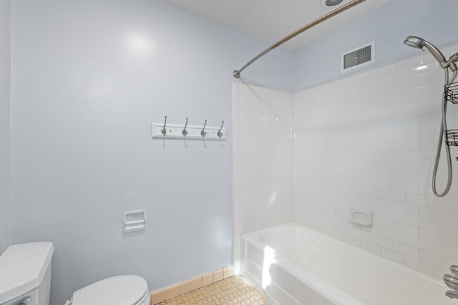 Building Photo - 22 E Hawthorne St