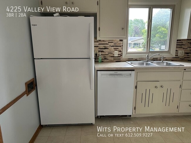 Building Photo - 4225 Valley View Rd