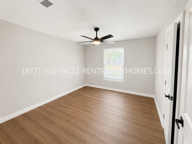 Building Photo - 3733 Columbine Dr