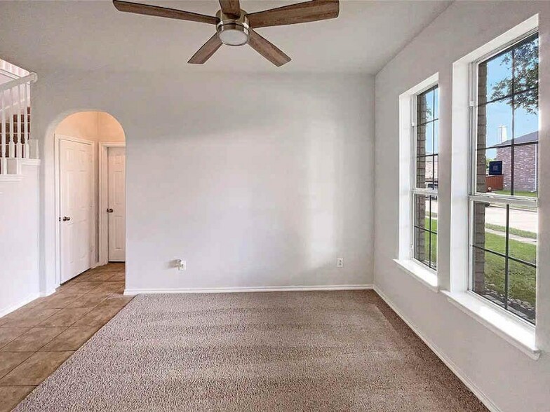 Building Photo - 1207 Whitecreek Dr