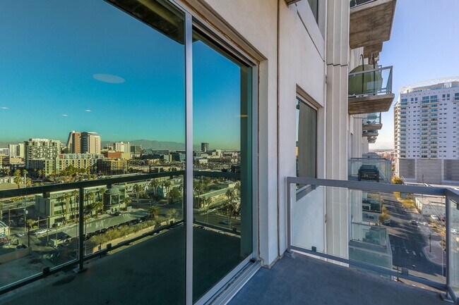 Building Photo - SOHO Lofts Located On The Famous Las Vegas...