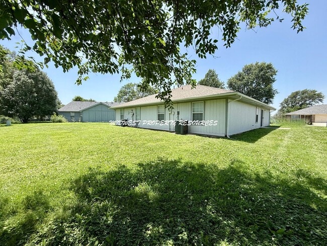 Building Photo - 503 NE Austin St