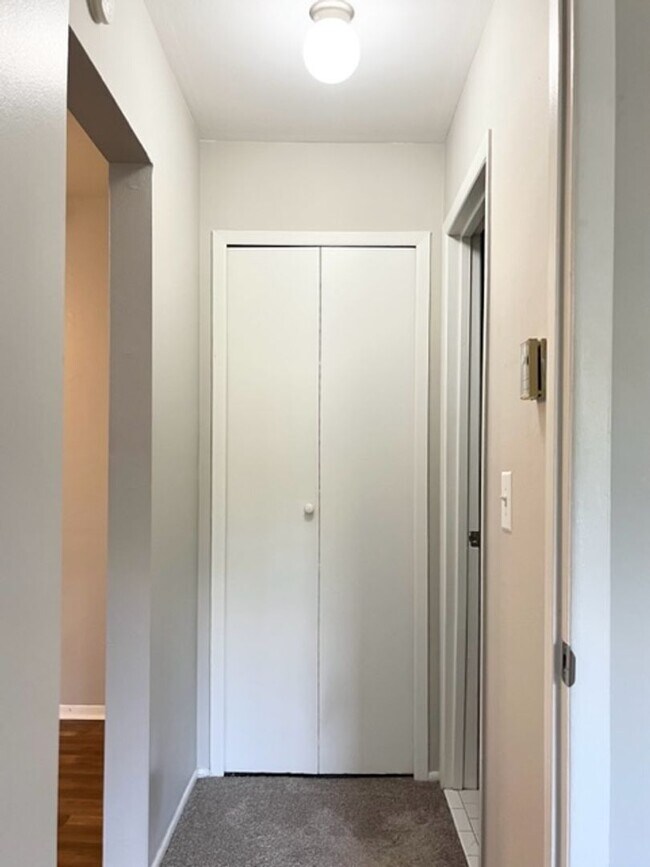 Building Photo - Charming 1 bedroom/1bath apartment near Do...