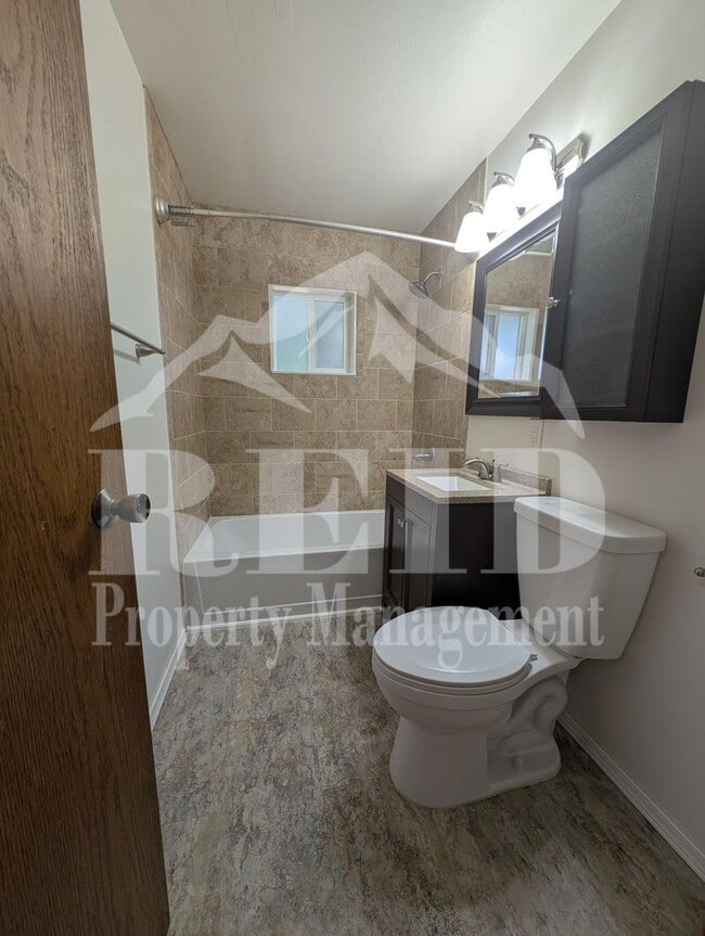 Building Photo - Lebo Reid Duplex
