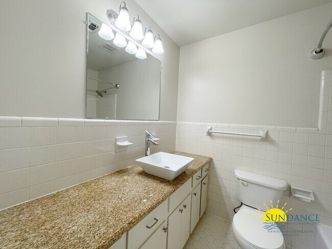 Building Photo - Updated 3-Bedroom Home in desirable Kenwood neighborhood!