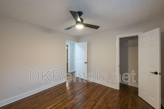 Building Photo - 237 Park Ave