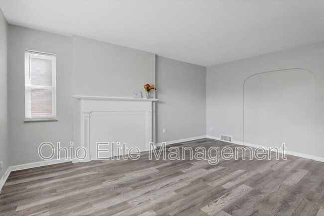 Building Photo - 987 Lilley Ave