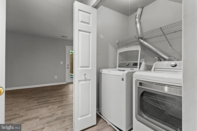 Building Photo - 106 Hackley Ct