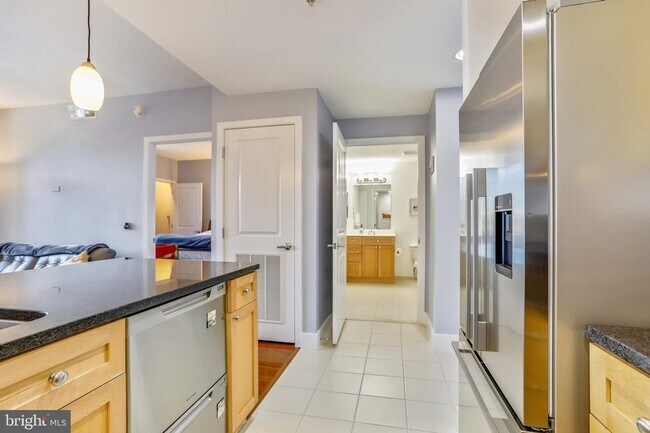 Building Photo - Professionally Managed // 1bedroom 1bathroom// Court House// Parking Included!