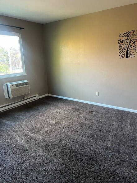 Building Photo - 8413 Cottonwood Dr