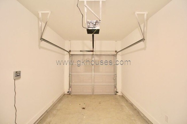 Building Photo - 5525 Park Side Rd