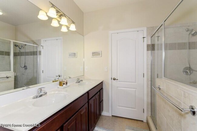 Building Photo - 1020 Venetian Dr