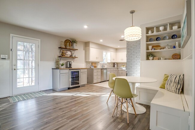 Building Photo - Beautiful Home on Corner Lot in South Hill...