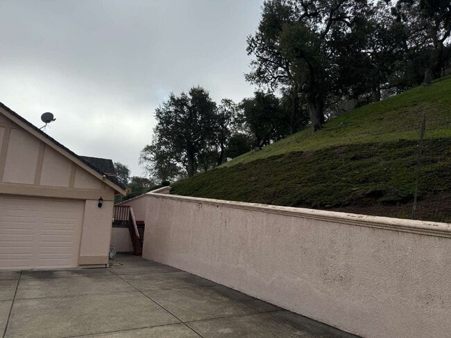 Building Photo - Morgan Hill Foothills Home