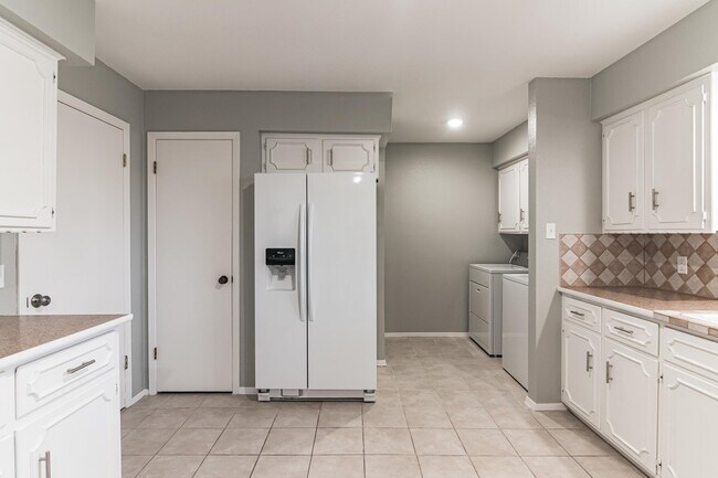 Building Photo - 1822 Greenwood Ln