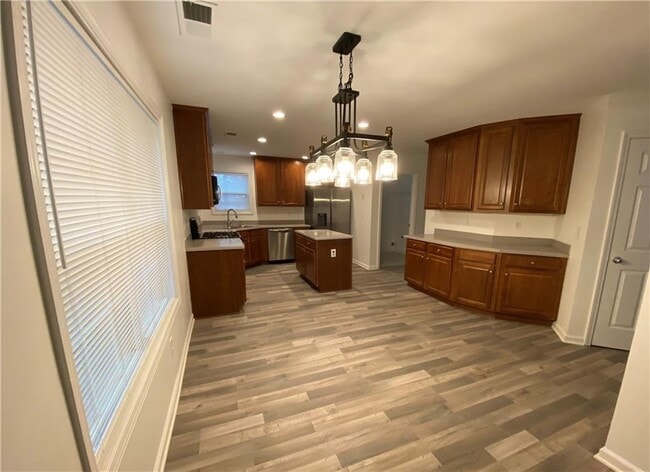 Building Photo - 1551 Park Knoll Trail NE