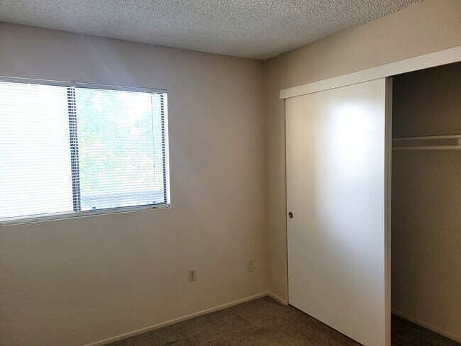 Building Photo - Condo on Madison Avenue. MOVE IN SPECIAL. ...