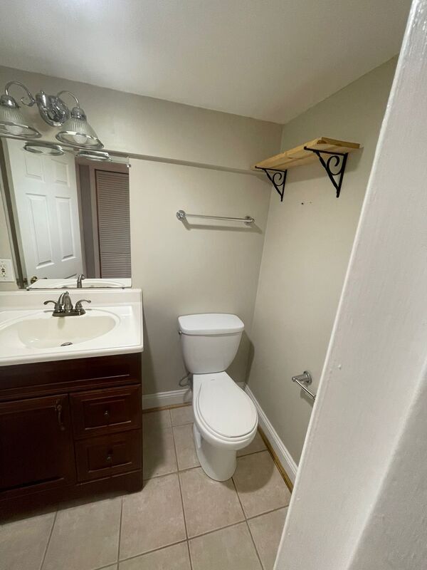 Building Photo - 111 N Rose St