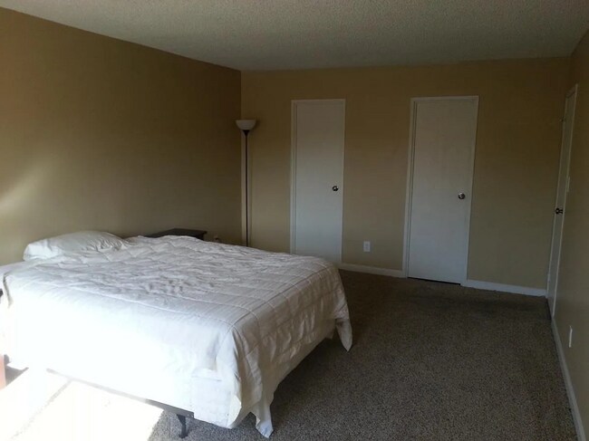 Building Photo - Beautiful 2BR/2BA Condo with Pools, Parkin...