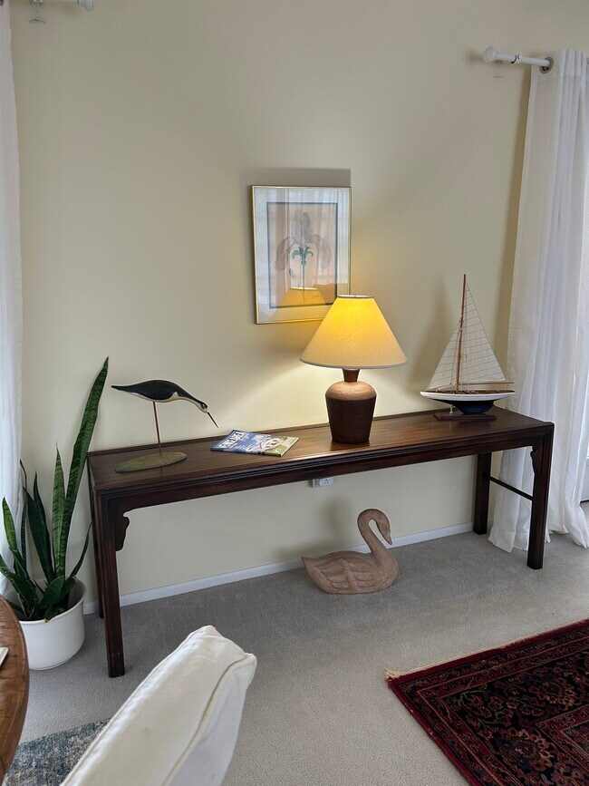 Building Photo - 1220 Lakeside Dr