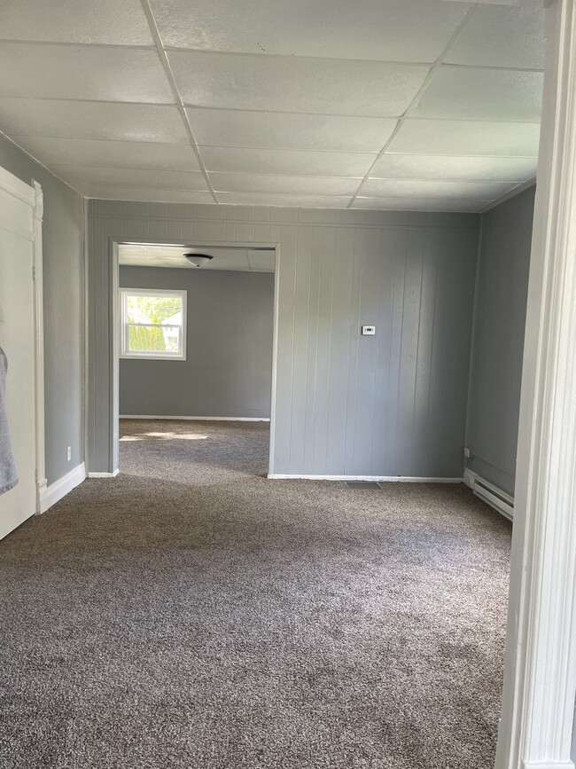 Building Photo - 1303 W Franklin (key 44)