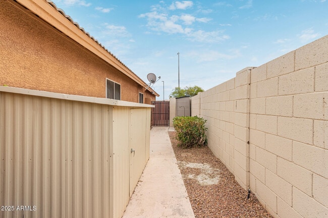 Building Photo - 1296 S Cholla St