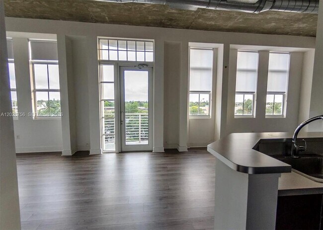 Building Photo - 1791 NE Miami Gardens Dr
