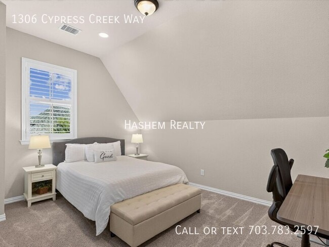 Building Photo - 1306 Cypress Creek Way