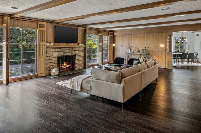 Building Photo - 19471 Rosita St